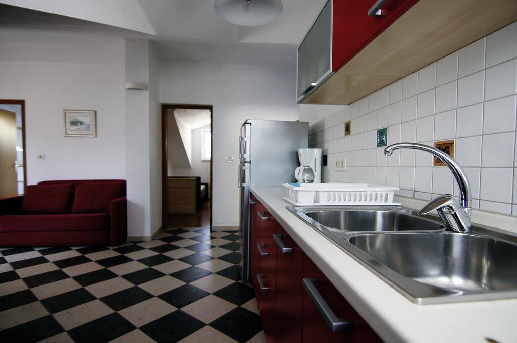 Apartments Ida Крес Екстериор снимка