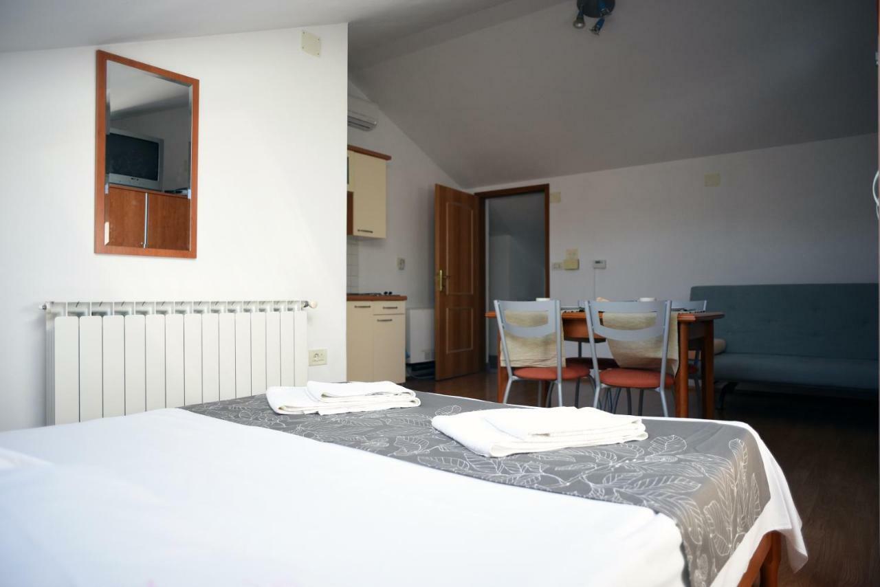 Apartments Ida Крес Екстериор снимка
